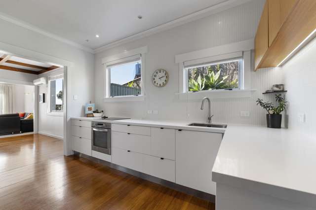 Sensational Strandon!