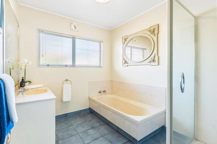 41 Headcorn Place Botany Downs_17