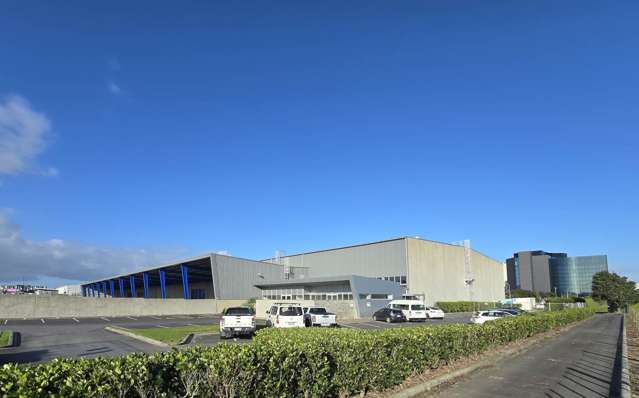 STRATEGIC SHORT-TERM 7,590M² WAREHOUSE FOR LEASE