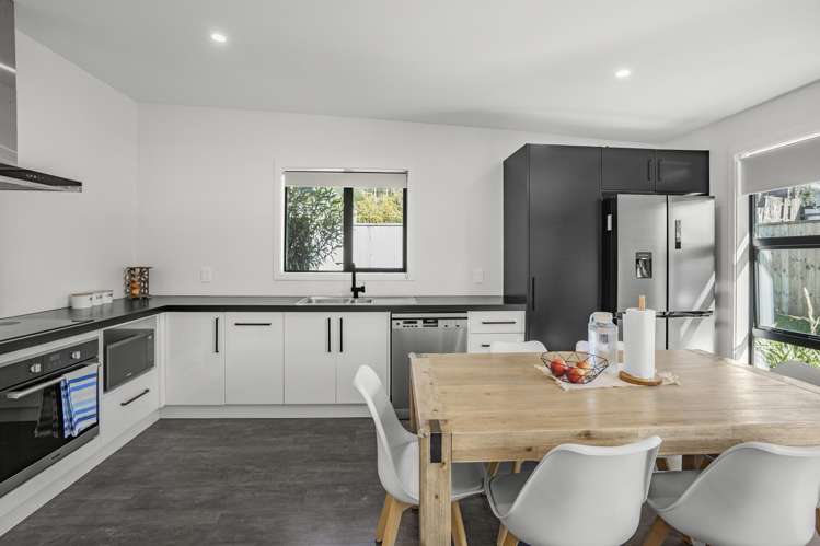 6 Hastings Grove Wainuiomata_9