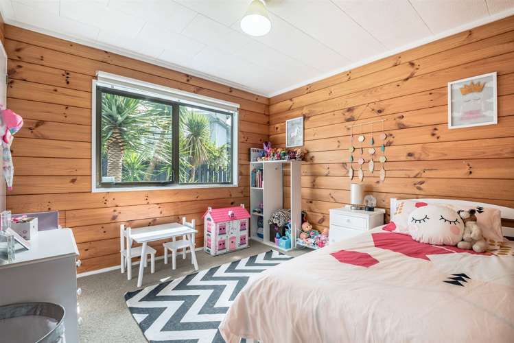 2/9 Teal Crescent Beach Haven_10