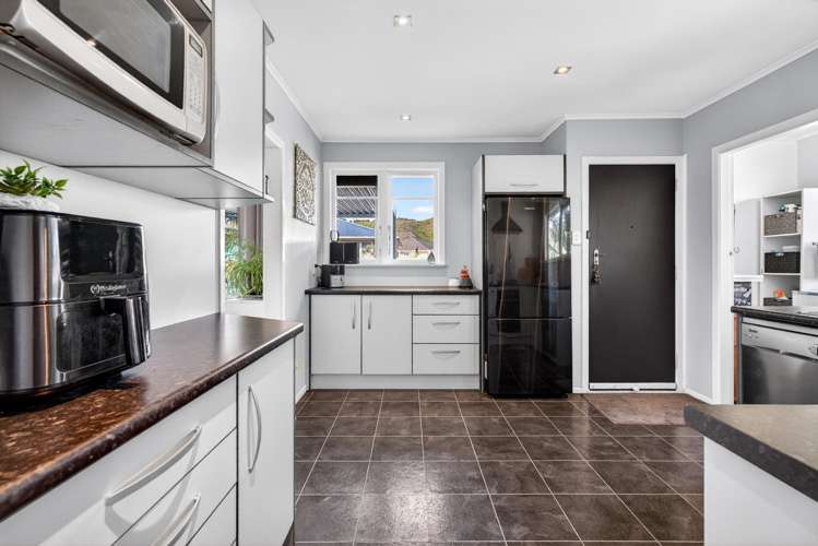 7 Totara Park Road Clouston Park_9