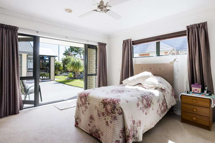 1 Merlin Close Huntington_11