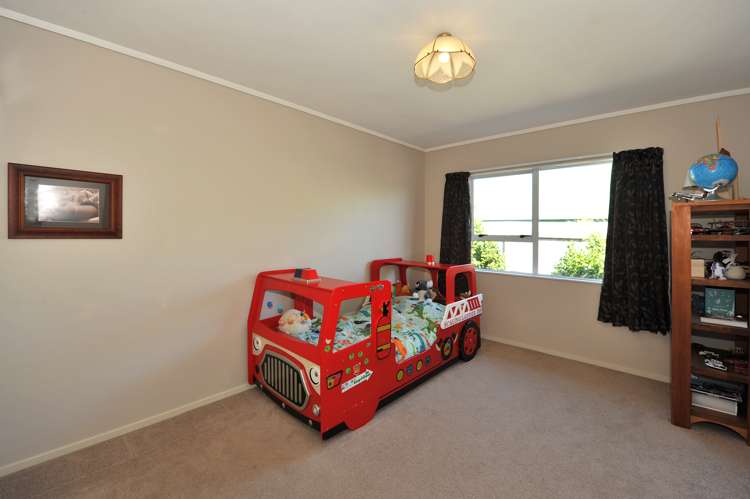 23 Vining Crescent Stoke_10