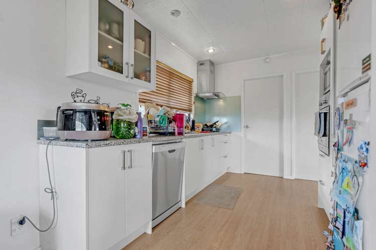 13 Gosford Drive Botany Downs_5