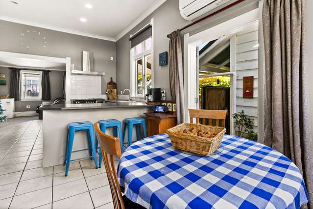 115 Charlotte Crescent Mayfair_1