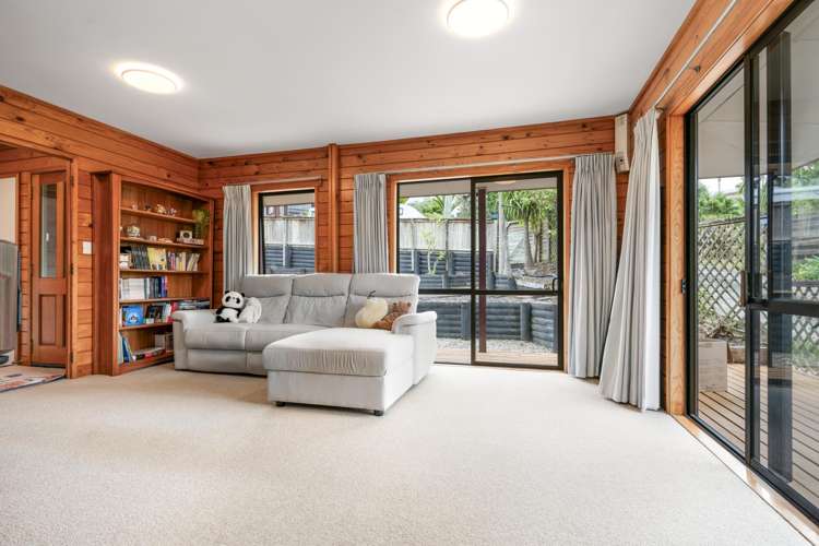 2/2 Rossmore Terrace Murrays Bay_6