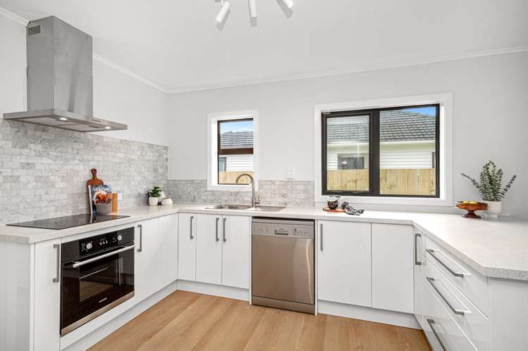 11 Burden Avenue Wainuiomata_7