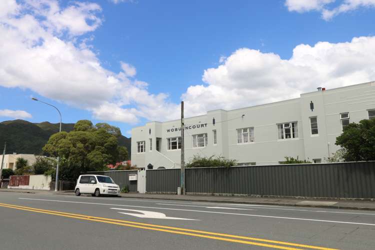 63-65G Whites Line East 1378_8