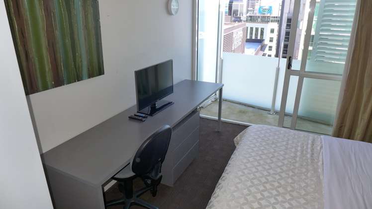 2304/10 Waterloo Quadrant Auckland Central_3