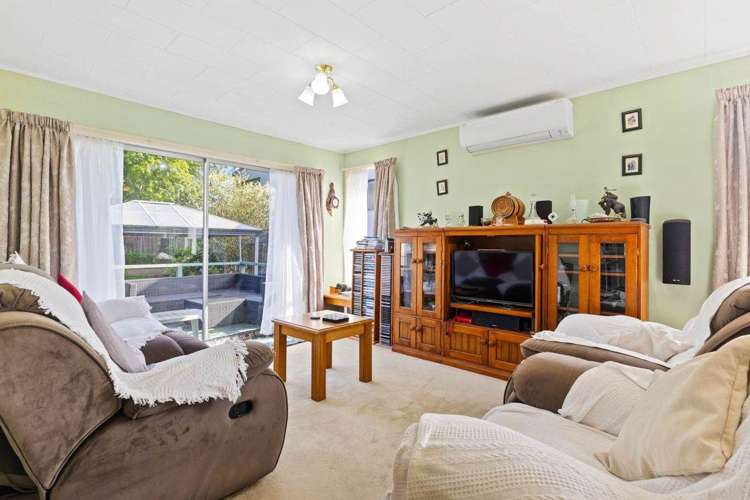 31 Mirrabooka Avenue Botany Downs_3