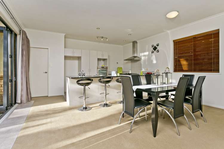 14 Greenbough Lane Greenhithe_2