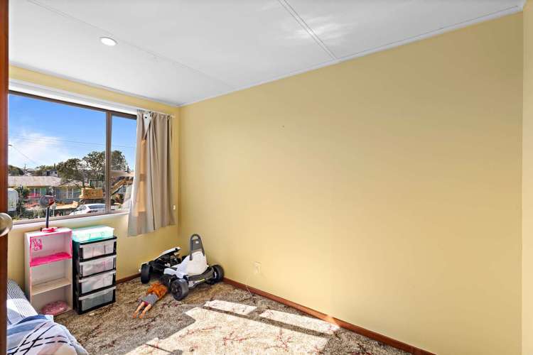 72 Kelman Road Kelston_12