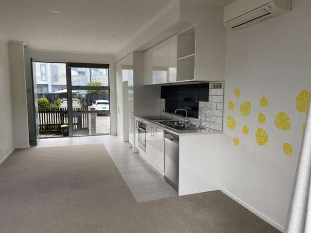 Modern and Convenient Living in Hobsonville Point