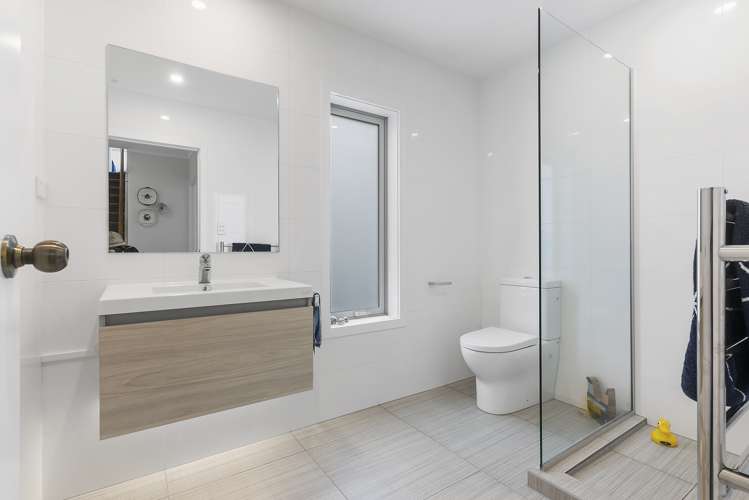 2/46 Sunset Road Unsworth Heights_18