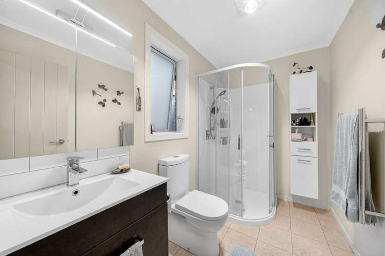 5 Tarata Grove Lansdowne_11