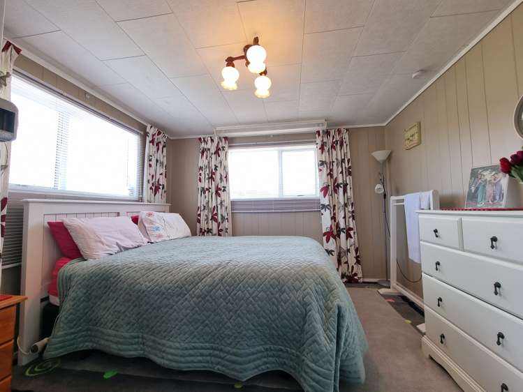 16 Keith Road Paroa_11