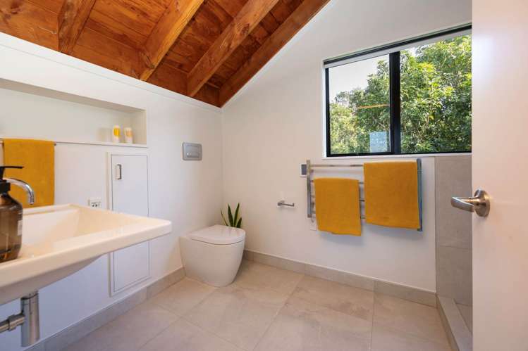 213 Scenic Drive Titirangi_16