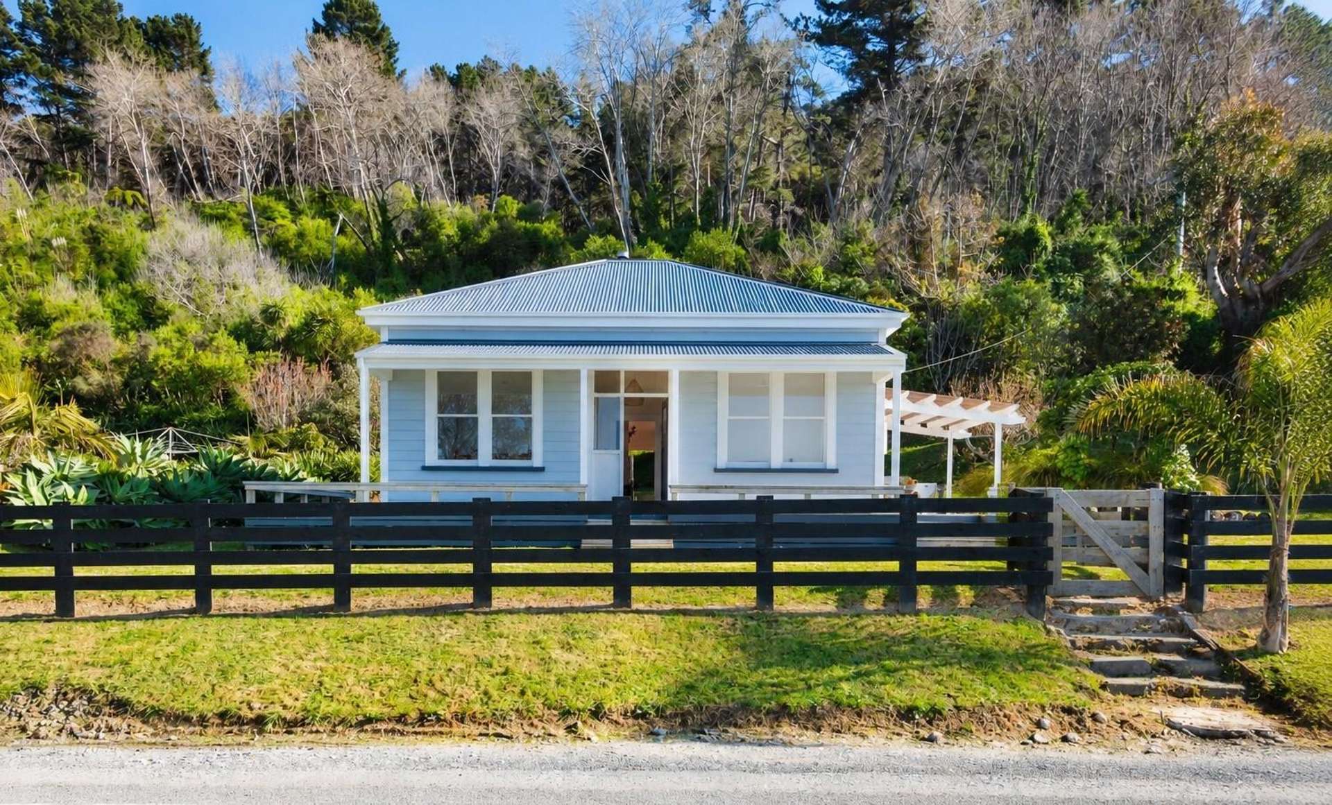 165 Beach Road Tokomaru Bay_0
