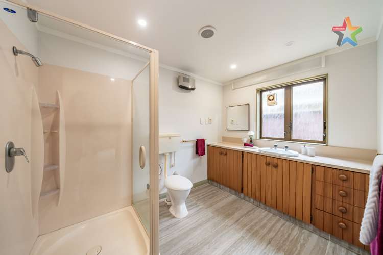 19 Mcenroe Grove Naenae_7