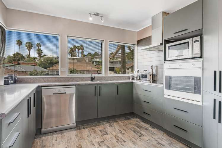 2 Mollyhawk Rise Arkles Bay_4