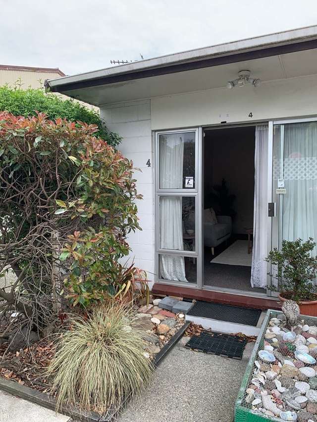 Affordable in Addington with a large garage