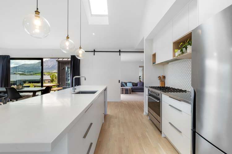 4 Polperro Court Jacks Point_11