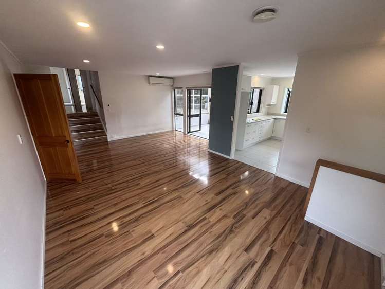 9 Greenvalley Rise Glenfield_21
