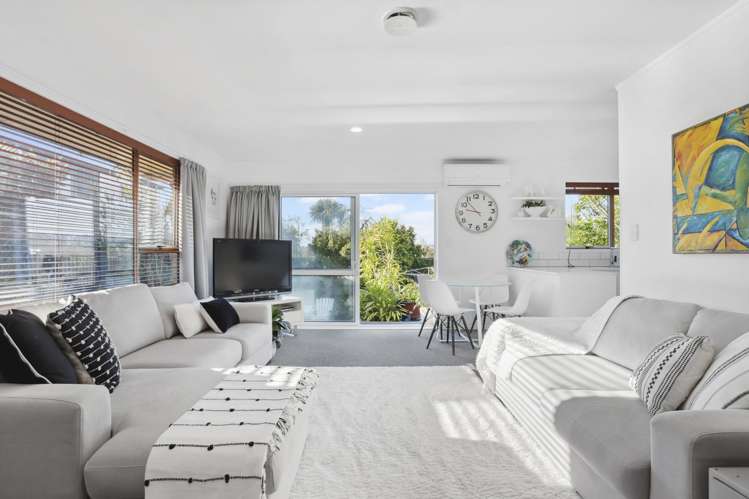 2/102 Seymour Road_3