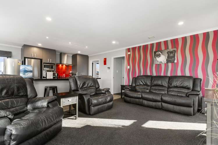 14 Farnborough Street Aranui_14