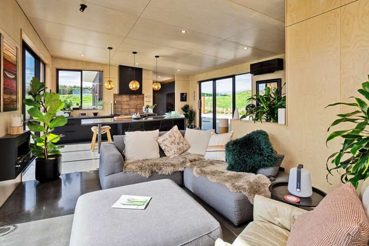 68 Sunrise Drive Seaward Bush_12