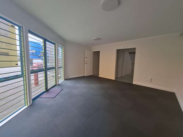 3/4087 Great North Road Kelston_5