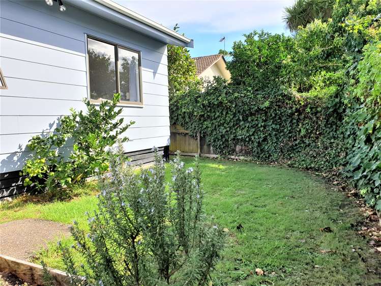 2/20 Glenhaven Place Te Atatu Peninsula_9