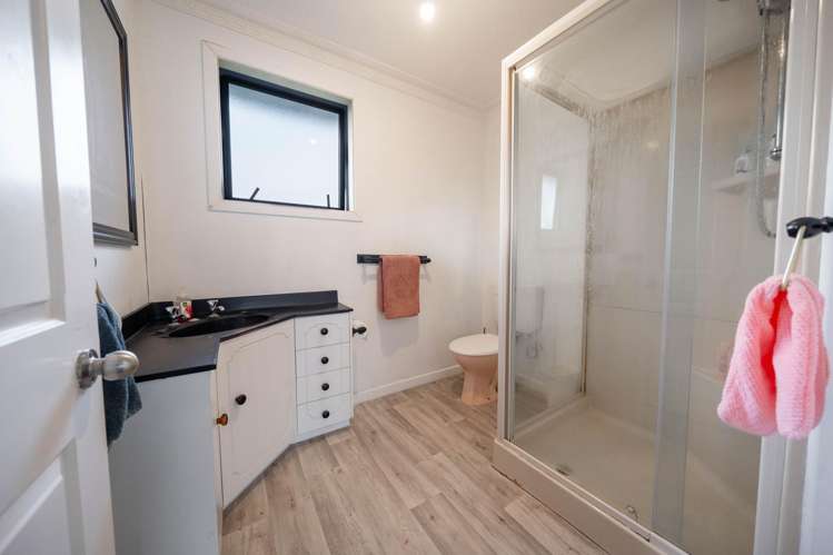 708 Queens Drive Waikiwi_13