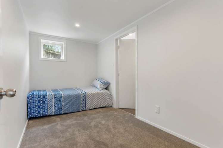 9 Surat Place Glen Eden_16