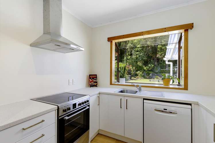 710 Main Road North Te Marua_14