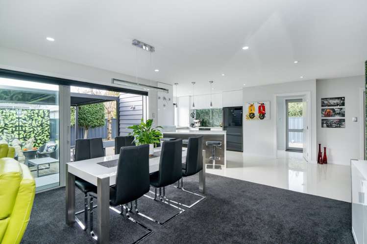 42 Russel Street_5
