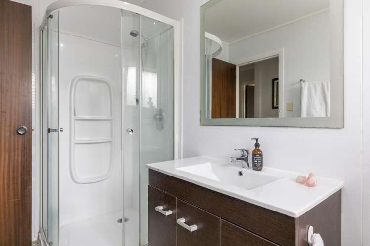 11 Te Hatepe Avenue Central_15