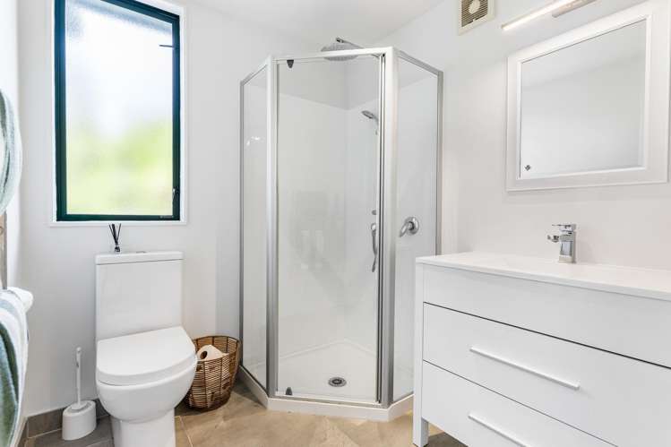 100 Beach Road Castor Bay_9