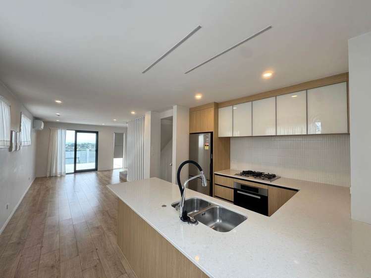 6/735 East Coast Road Browns Bay_1