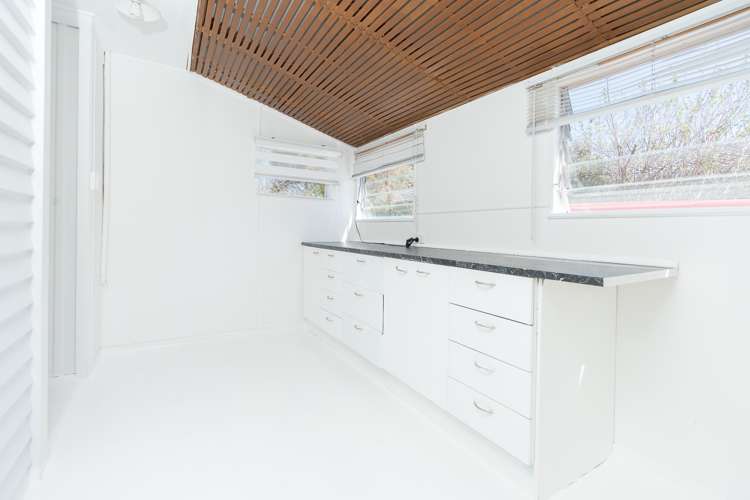 76 Saxbys Road Deanwell_18