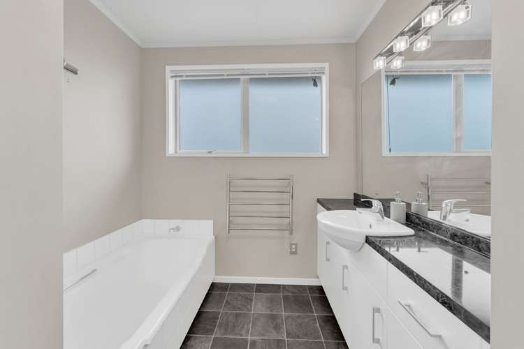 150 Pages Road Marchwiel_16