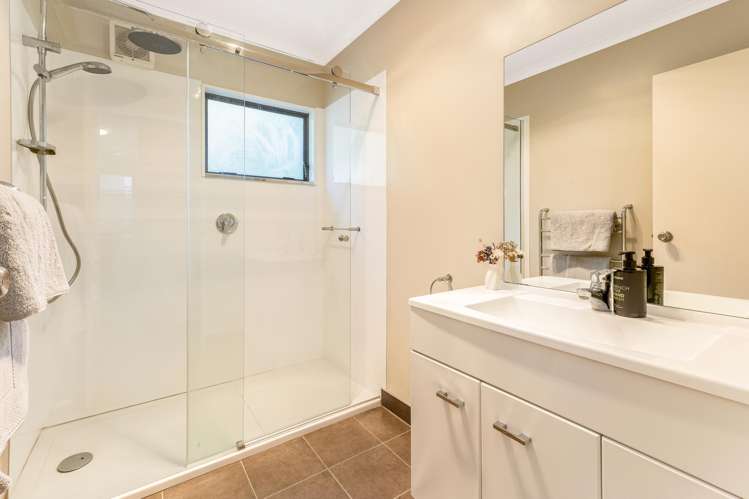 18A Bowes Crescent Strathmore Park_13