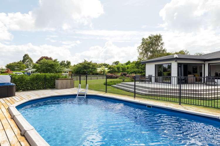 9 Shadbolt Drive Leamington_22