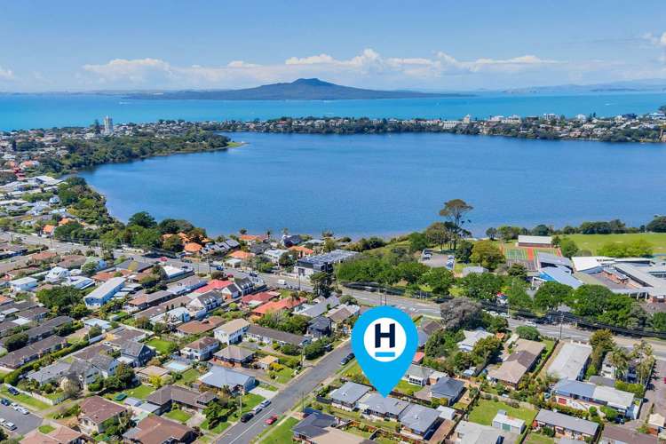 2/4 Waterloo Road Milford_1