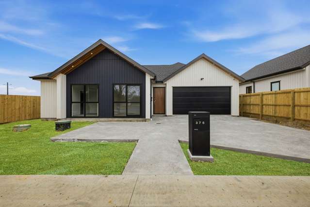 4 Stylish Brand-New Homes - "Karaka Village"
