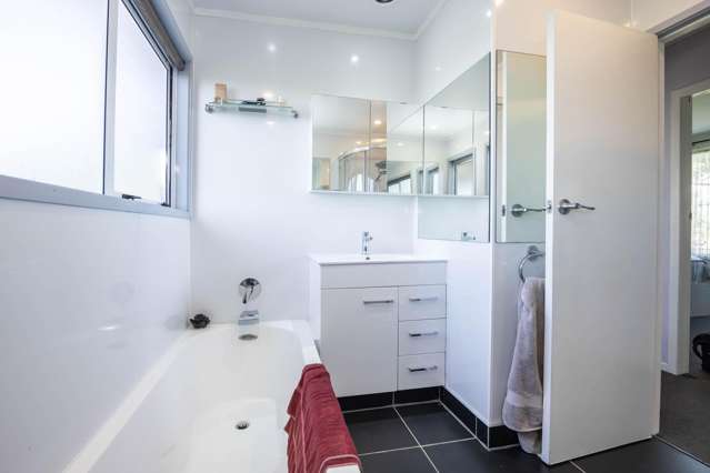 37 Heather Green Avenue Meremere_4