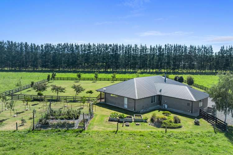 2840 South Eyre Road West Eyreton_41