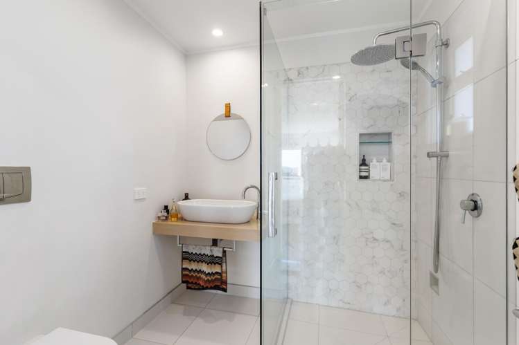 1/11 Ridgemount Rise Mangere Bridge_14