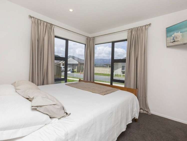 5 Cory Jane Grove Riverstone Terraces_11